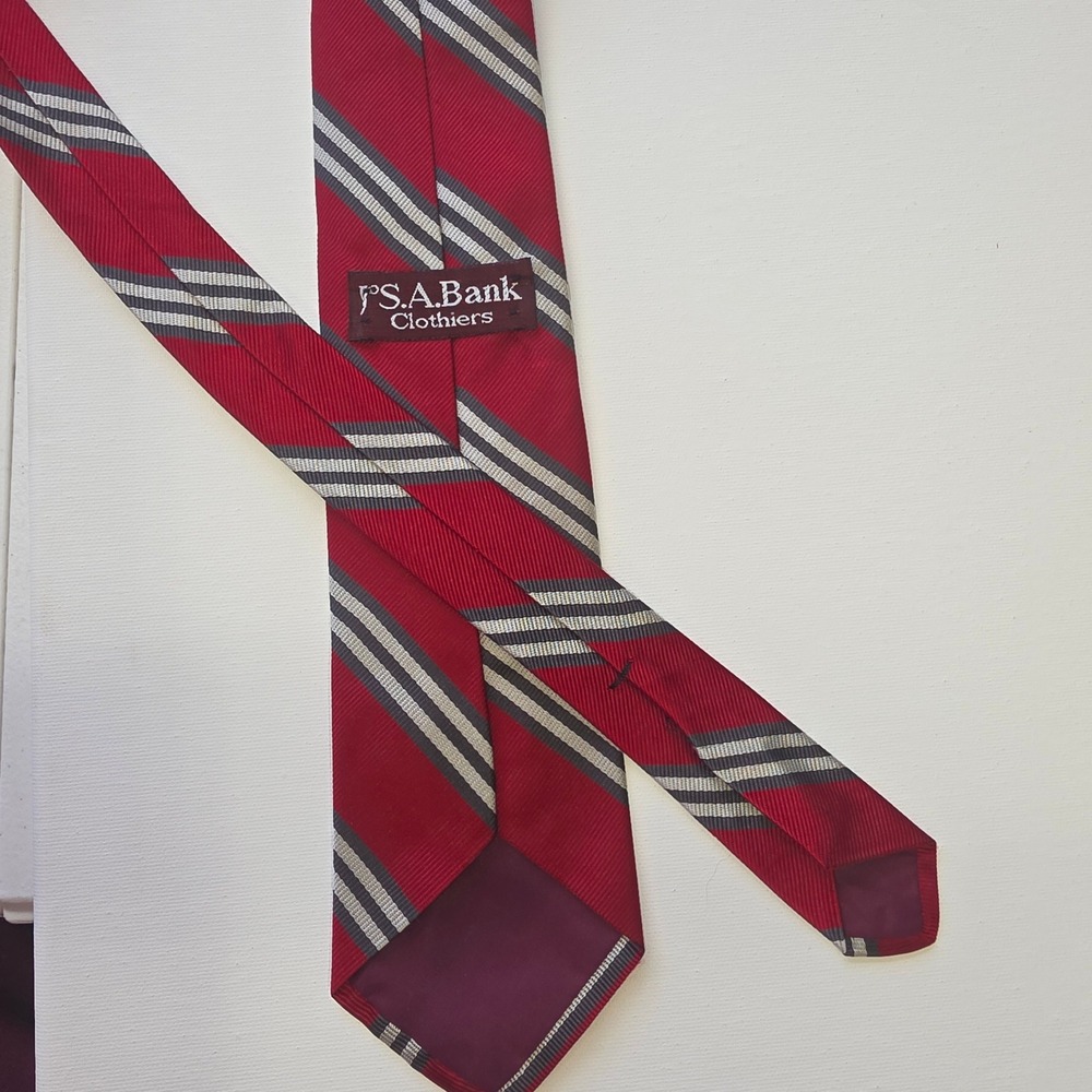 Jos A Bank Mens‎ Silk Necktie Red Grey White Diagonal Stripe Classic Formal Tie - Picture 3 of 3